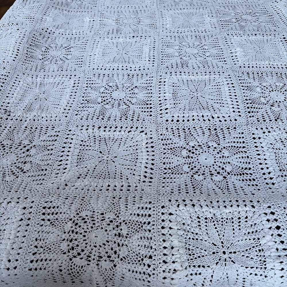 Tommy Hilfiger White Crochet Cotton Bedspread Blanket 90x64